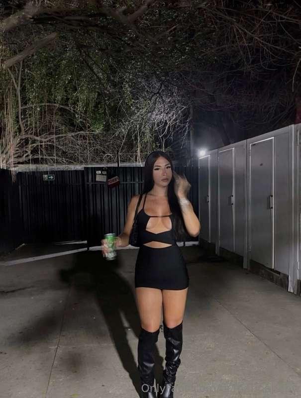 lady of the night 🌜🍷✨💄