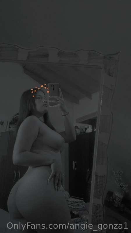 Nalga y tetita. 😏💦