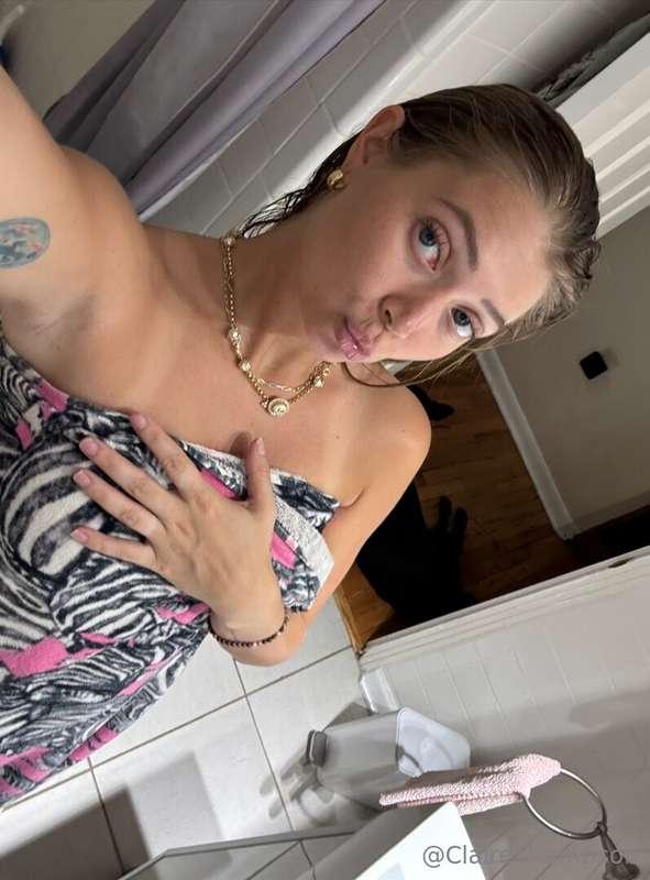 Fresh out the shower and feeling naughty 😈💦