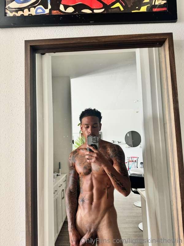 My dick be showing off 24/7 😉