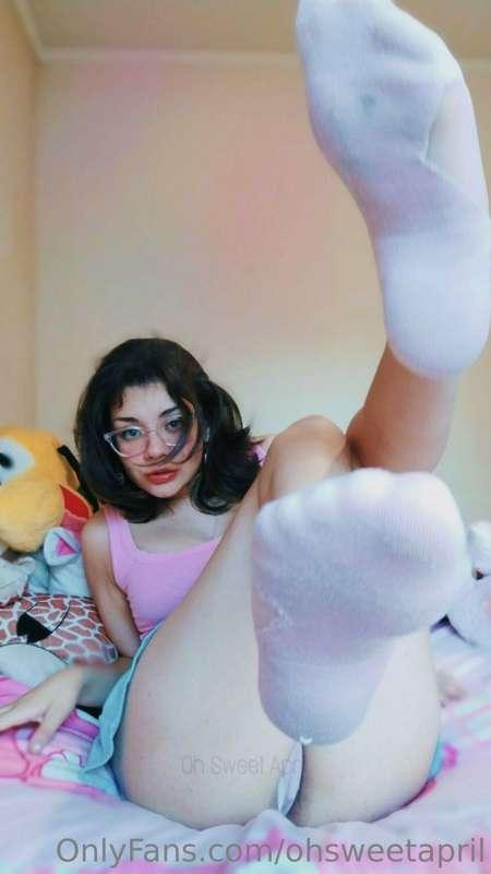 Don't even get me started on these cute pink socks! Who else..