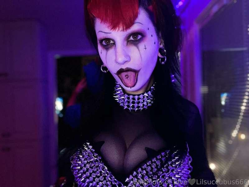 Makeup preview 😍
If you like this sexy makeup look stay tune..