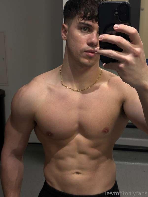 Would you come up to me in the gym 