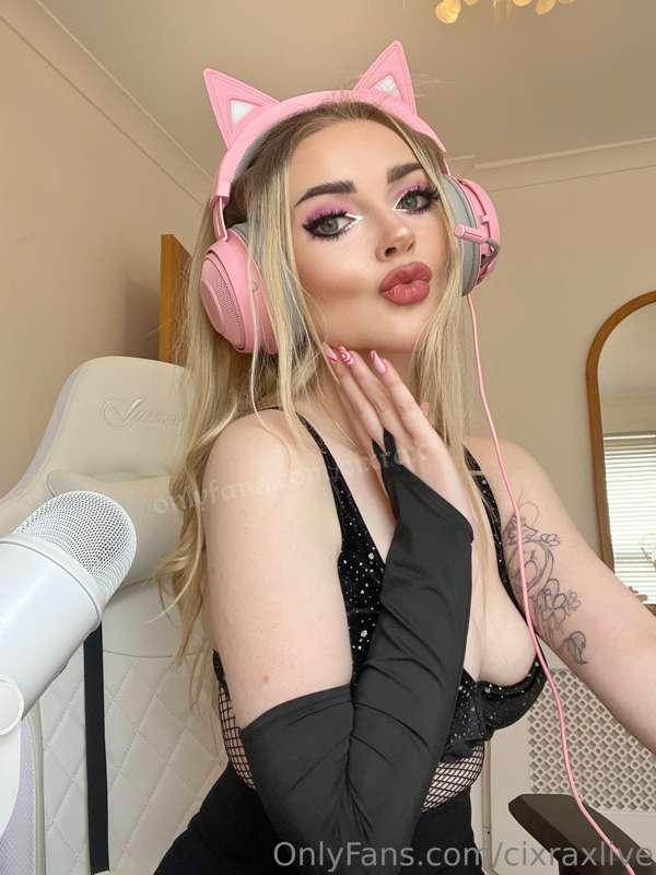 would you 1v1 me? ;)