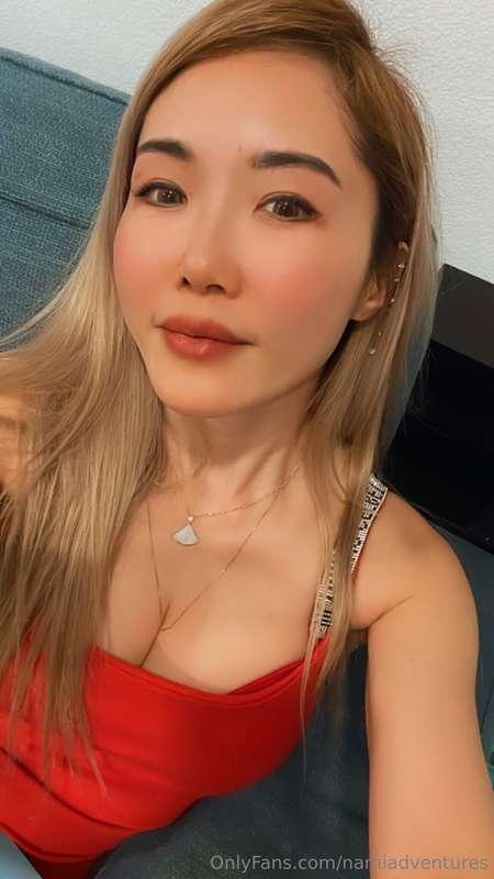 Wanna see me more on this red dress ? 🙈🙈