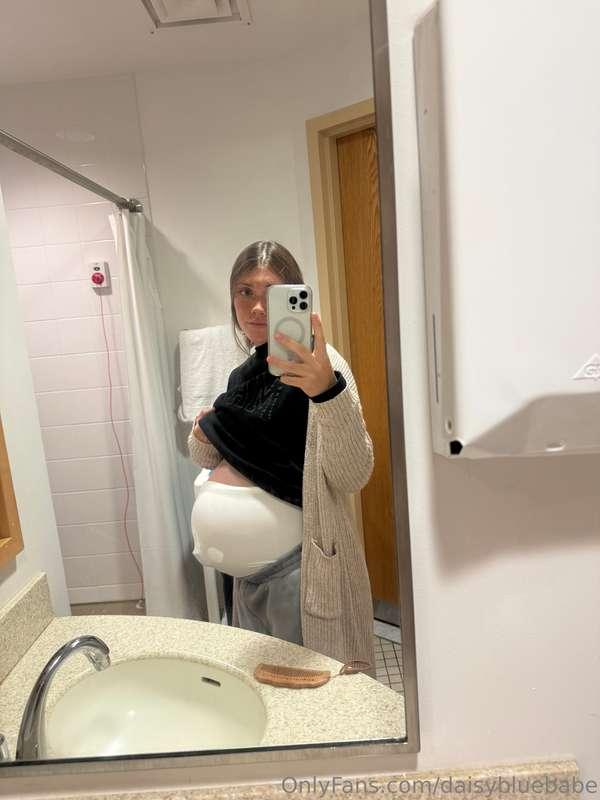 This was my last picture with the bump 🥺 already miss it 