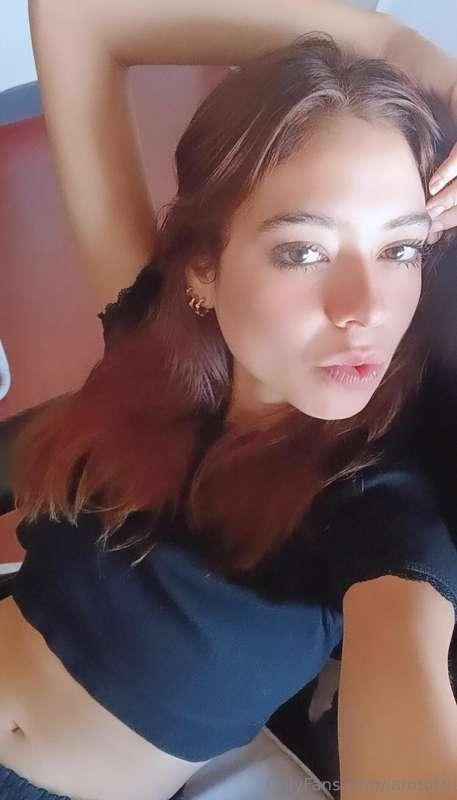 Solo pasaba a decirles que los quiero. Besitos. 😘😘