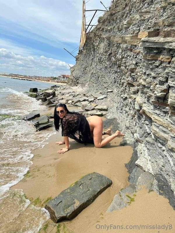 My ass on the beach part one 🤭🍑
