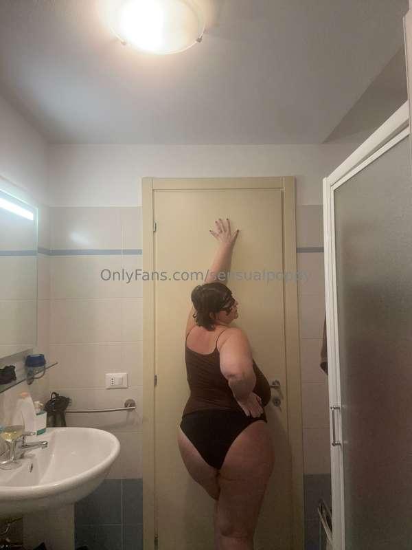 sensualpoppy image #0