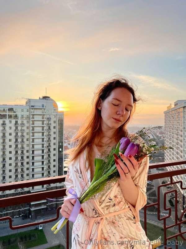 Flowers are living paintings that reveal their unique beauty..
