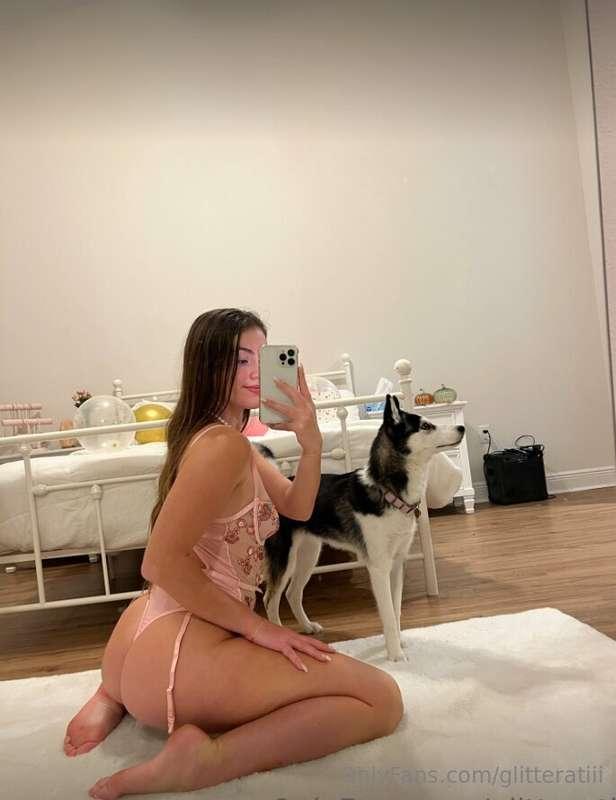 Who am I gonna spread this fat ass? 🍑
