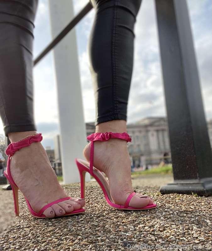 Such a beautiful day for a walk around London 💗