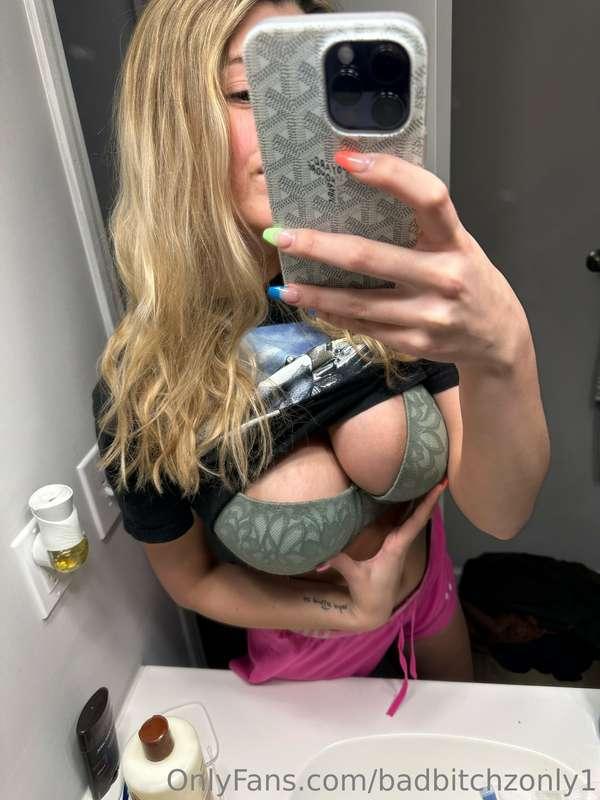who wants to spoil me🥹🥹 message me if you want to