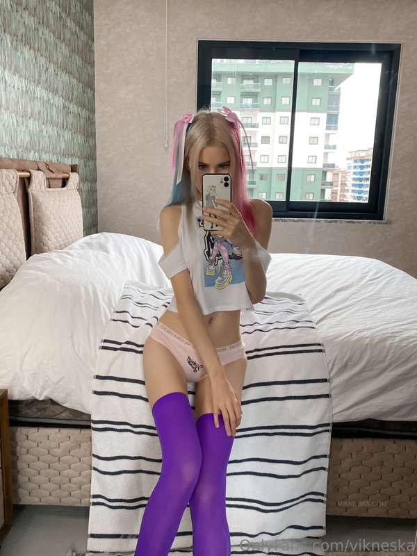 Hey! 💜💜💜 I decided to do a photoshoot on the bed with a big ..