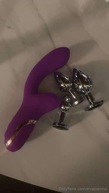 💦 Babe, I just got my new set of toys big juicy dildos and a..