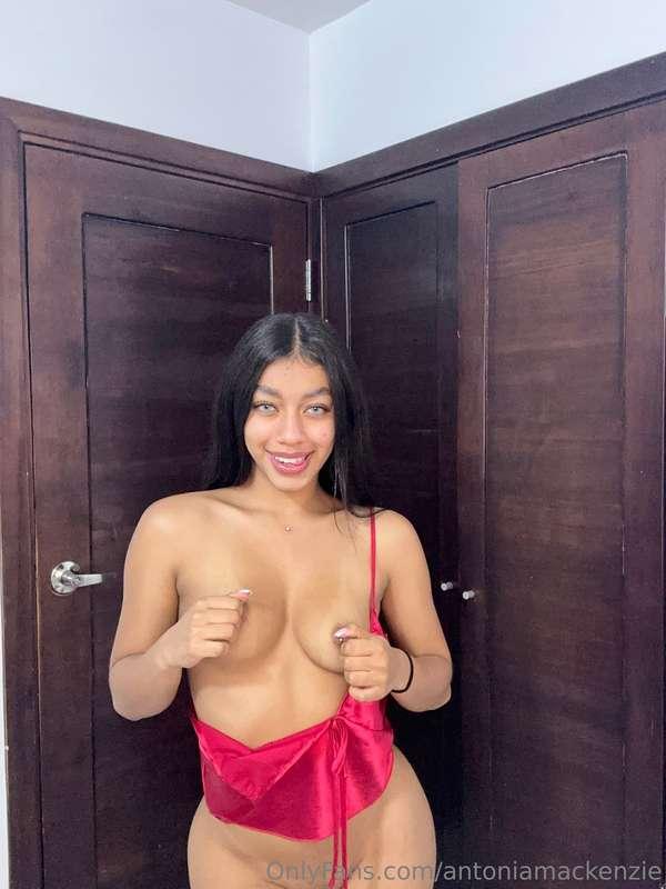 this red looks so good against my skin… or maybe u’d prefer ..