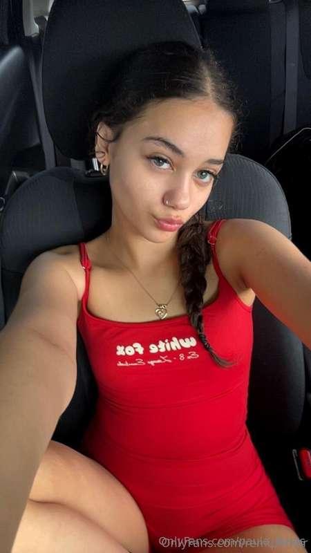 https://onlyfans.com/remiparker/c44My bestie is an all-natur..