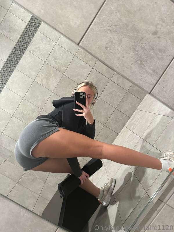 WANNA SEE ME DO THE SPLITS? tip $10💕