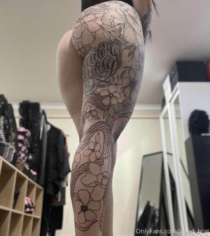 Hey Baby! I got a new tattoo 🙈 it was a long day but I love ..