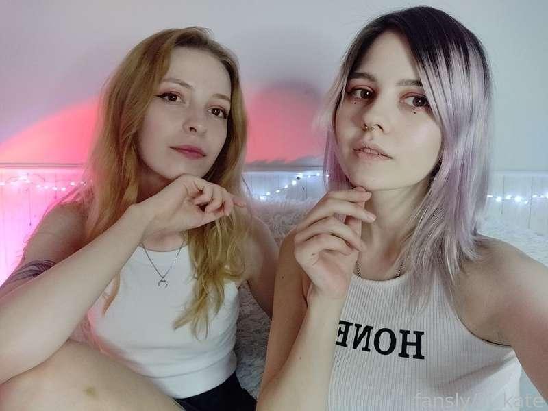 which image do you like more? cuter or hotter?
@Nirvanamorr 

#lesbian #2girls #glasses 