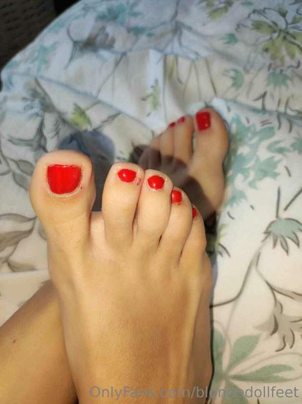 Close to you...

DM for you custom content!
Kiss.
Blonde Dol..