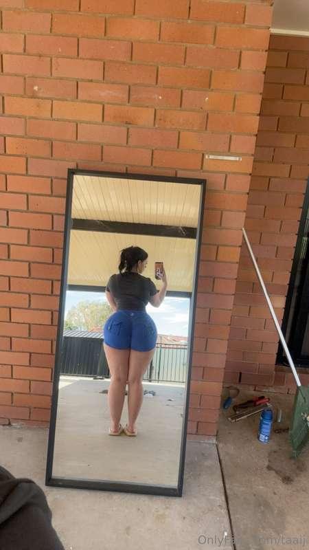 Just a random booty selfie for you 🍑🥰
