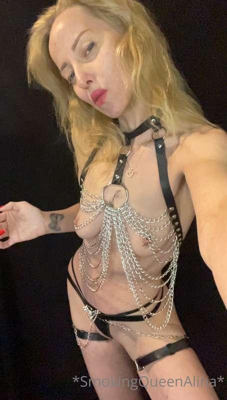 I Model for u in my new hot sexy dress😈🖤maybe more skin than..