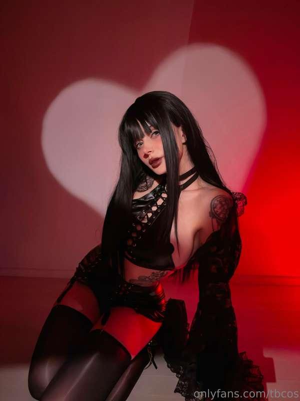 Who needs Cupid when you’ve got your goth gf right here!?! H..