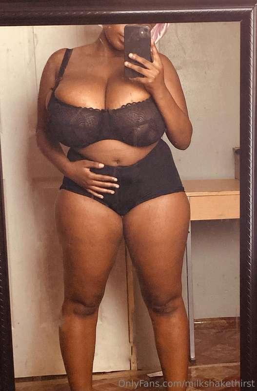 Would you clean my mirror for me if I let suck on your favou..