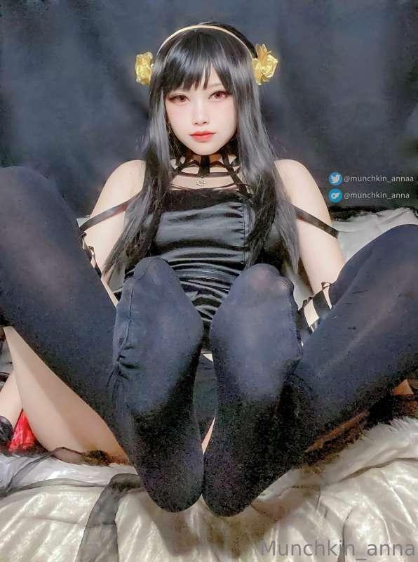 Let's get footjob 😳