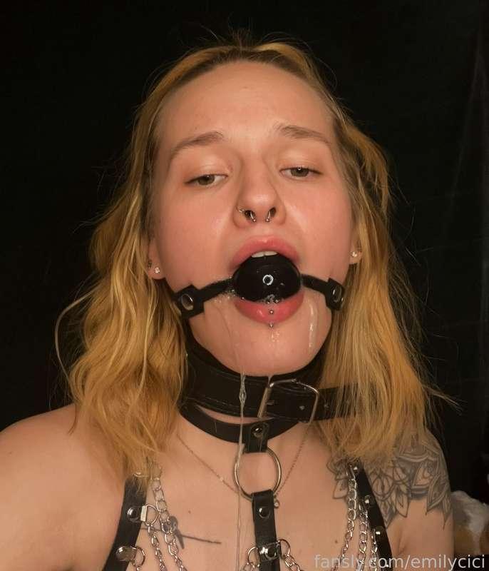 Do you like it when I'm a drooling mess for you daddy?



#fyp #drooling #ballgag #gagged #collar #daddy