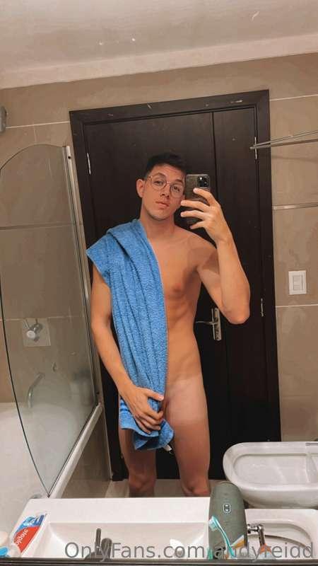 Jerking off in the shower 🥵🚿