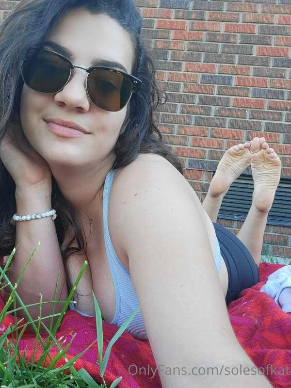 Gorgeous day, gorgeous woman, gorgeous soles
