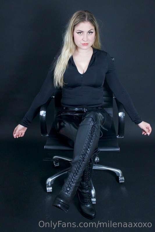 So for Tomorrow's LATEX Post... Shall we Show Some A$$ ?? 😏🔥..