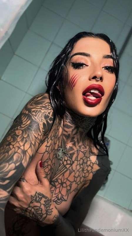 Me gusta ser muy mala chica😈👅I like to be a very bad girl😈👅
