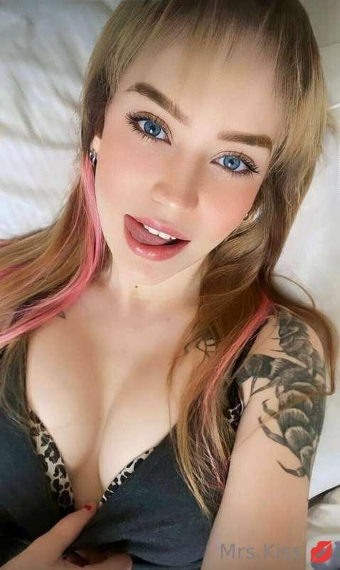 My horny  bestie 💦 @fairy_rubby7 💦 she is a master of blowjo..
