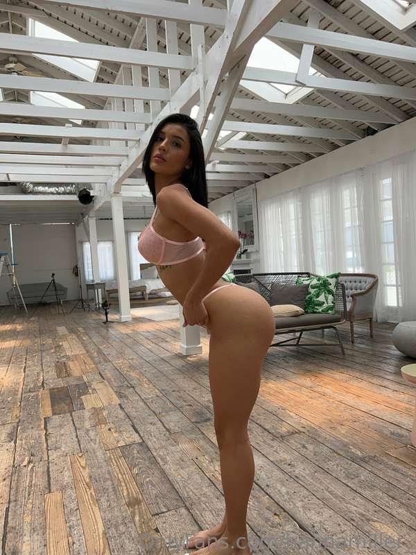 Look how i model you this sexy lingerie😏🔥Swipe ➡️