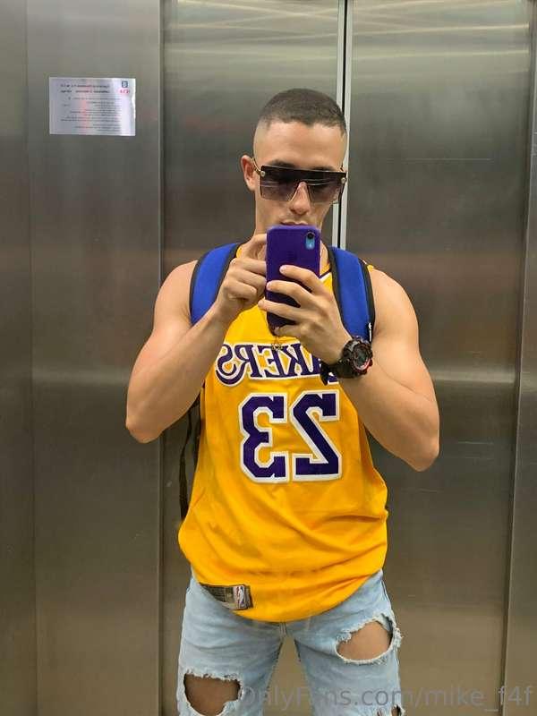 Conózcanme vestido con ropa jajaja 😜