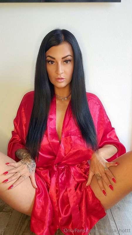 Einen heißen Start ins Wochenende 🔥 ob ich was darunter hab?..