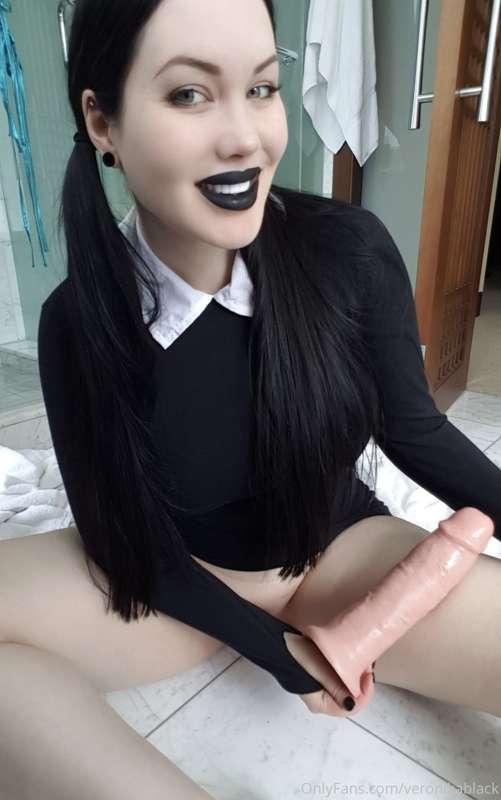 Sent a hot PPV video using this dildo yesterday 🖤