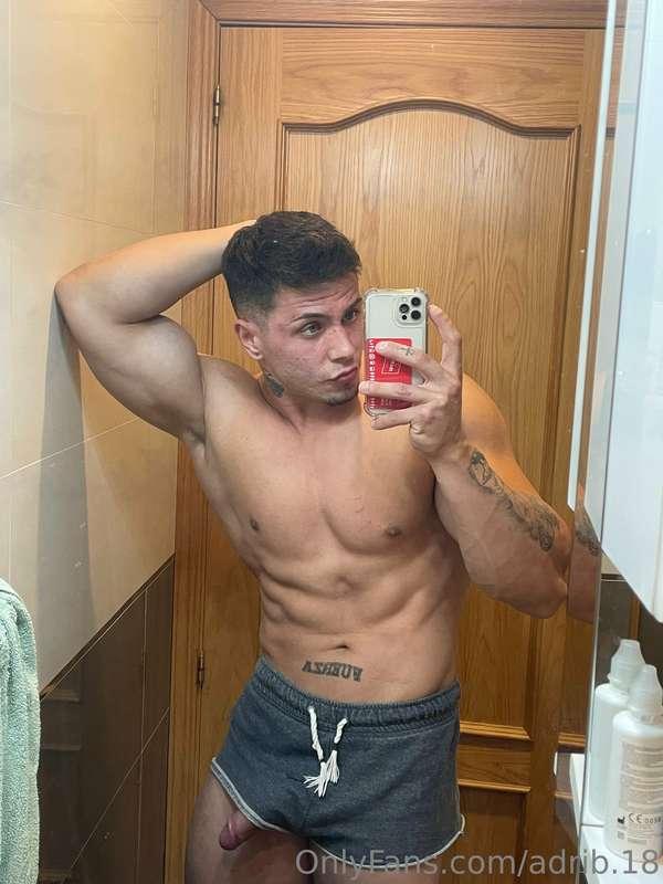 Aquí tienes tu regalo pero…Y mi regalo de cumple?🎁😈