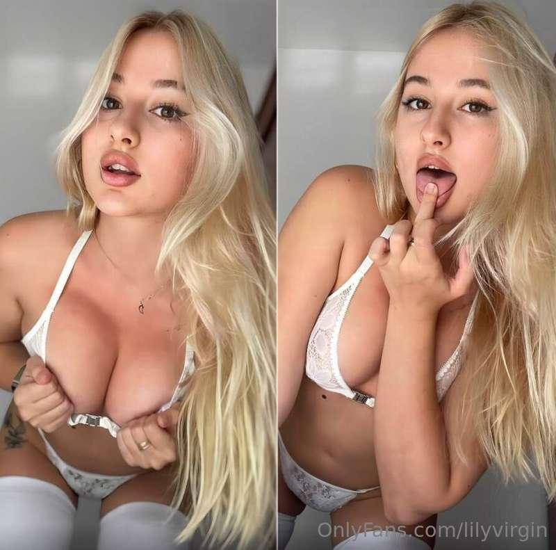 This sexy @yourbabylissa loves fucking her little pussy with..
