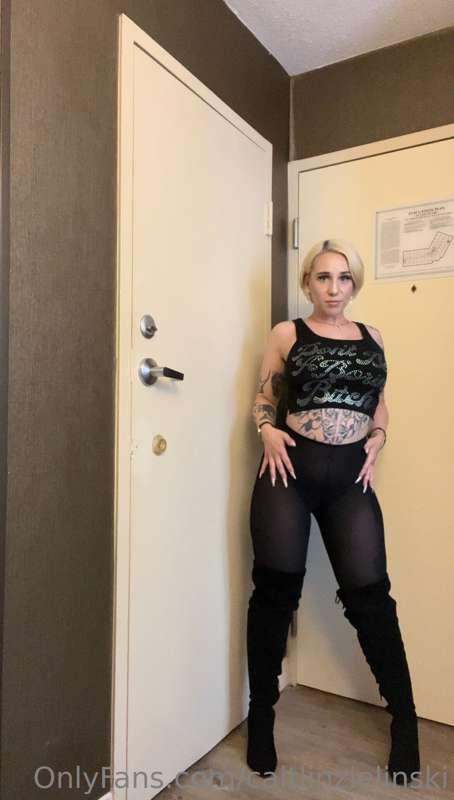 Crotchless leggings to the club in Baltimore 👅😈