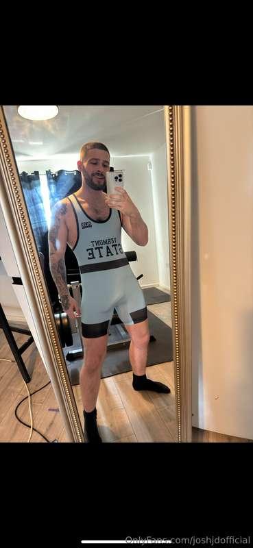 Do you like seeing my cock in this singlet 😈