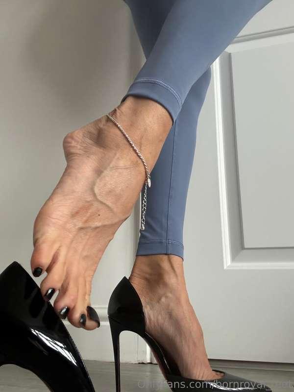 bornroyal_feet image #0
