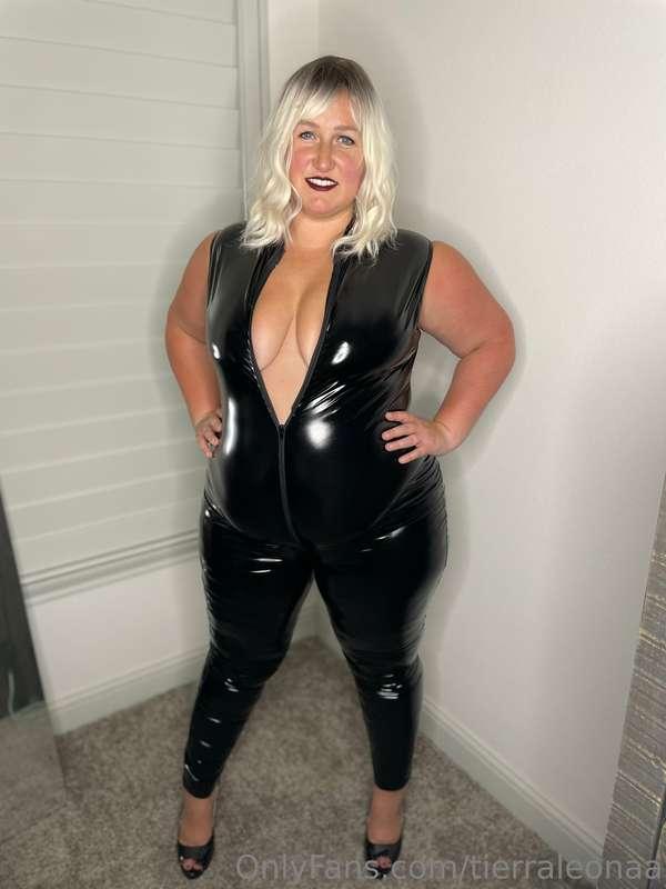 Y’all like something tight and not very easy to squeeze into..