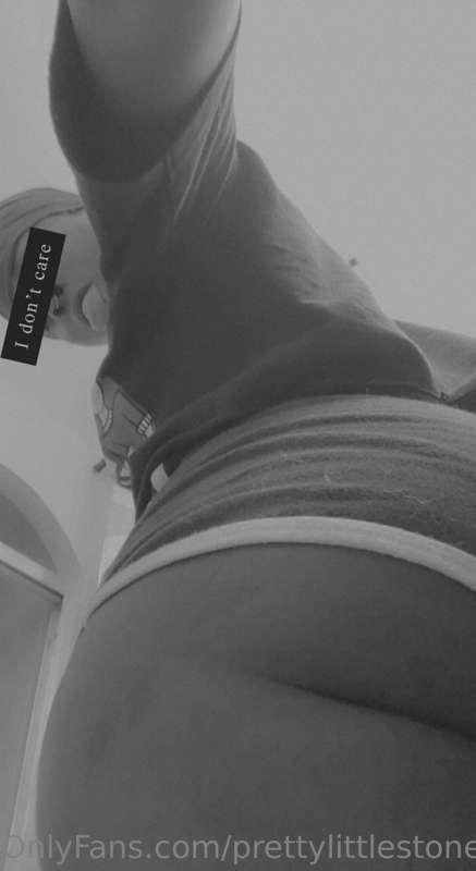 🍑🍑 Show some love and u just might get a surprise in ur inbo..
