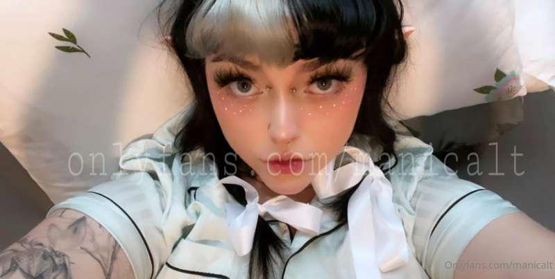 cute face to cum on 🤍