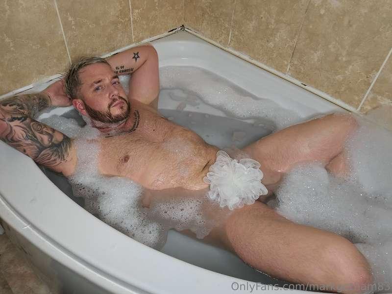 Dadbods have to bath too.