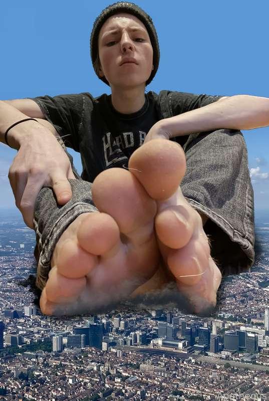 Getting early access to some beautiful edits made by @giganticClyde on twitter!! Go over and follow him or your city is next on my rampage list. 